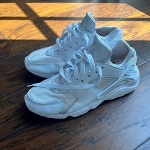 Nike air huarache shoes - woman’s 8